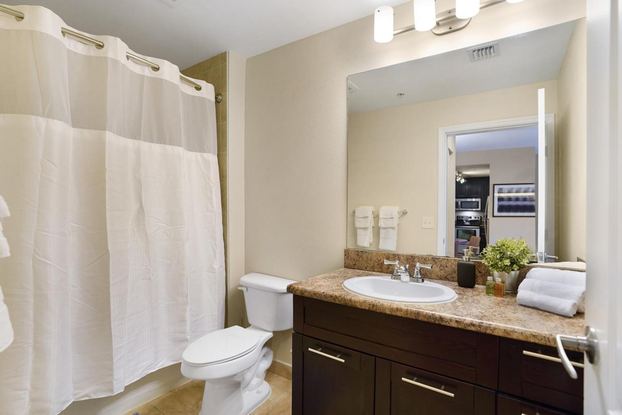 Apartamento Dharma South At Red Road Commons